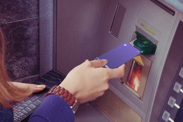 rút tiển thẻ tín dụng tại cây atm
